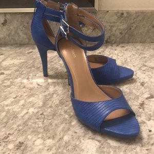 Textured blue sandals